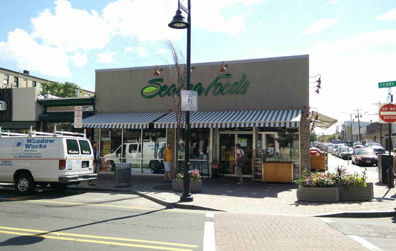 Retractable Awning Seabra Foods