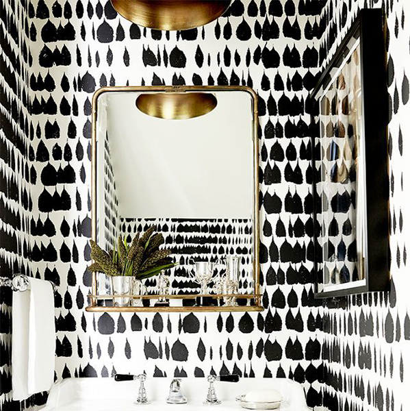 Queen Of Spain Wallpaper In Bathroom Brie Williams Photography Vaughn Miller Studio Interior Design 74707.1495726806